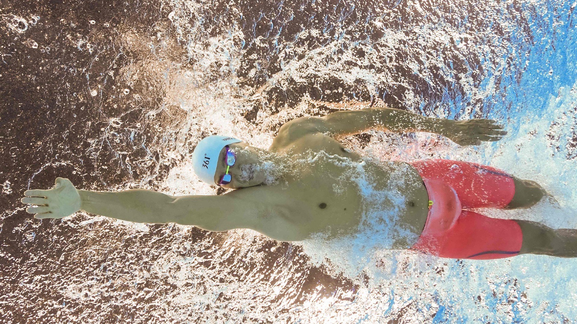 苏炳添参与科技团队共同研发训练仪,苏炳添试训